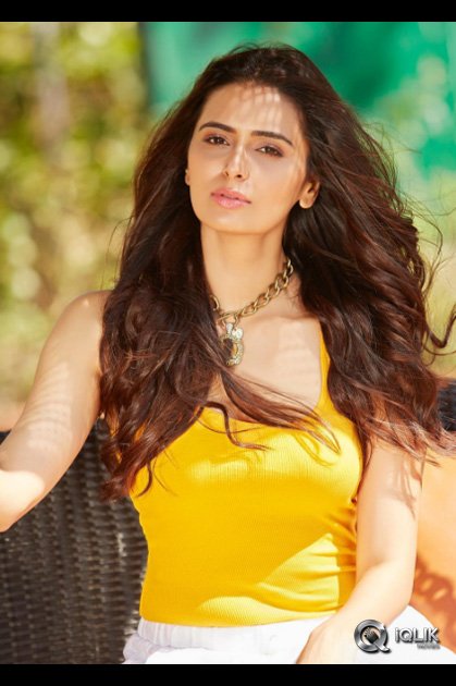 Meenakshi-Dixit